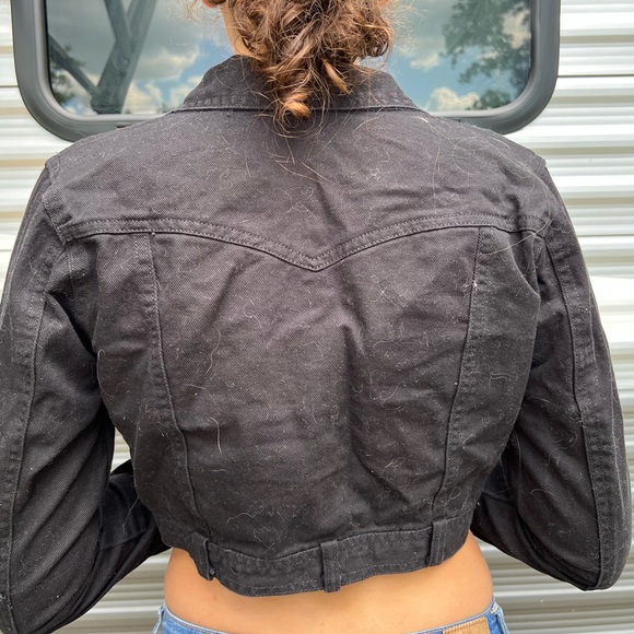 Black denim crop jean jacket with zipper and two pockets on the front - Picture 2 of 2